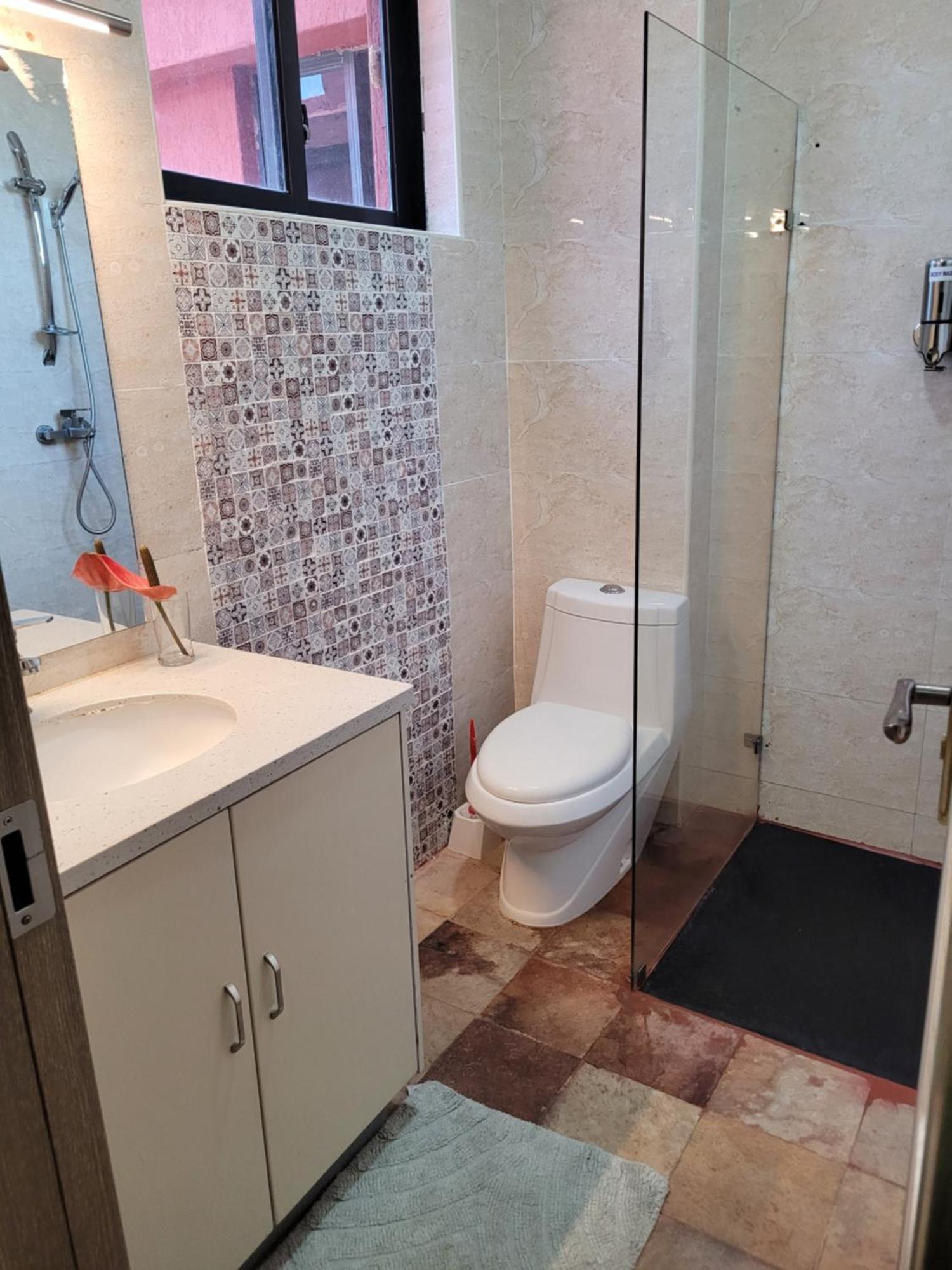 Fabulous Crestpark Penthouse *