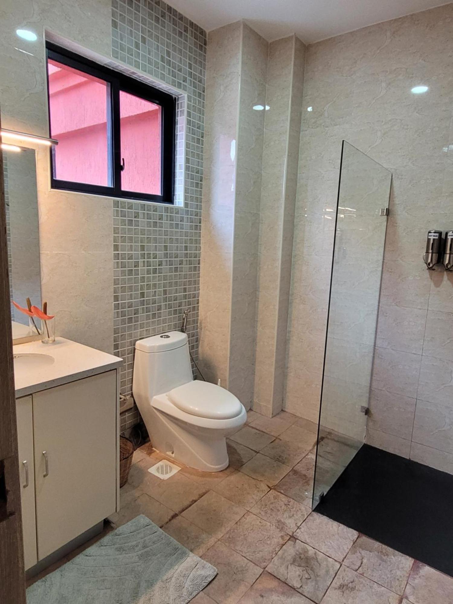 Fabulous Crestpark Penthouse